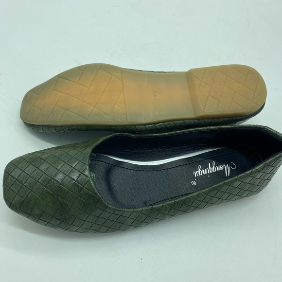 Green flat fashion shoes , new no box 2x15.00 - Picture 1 of 2